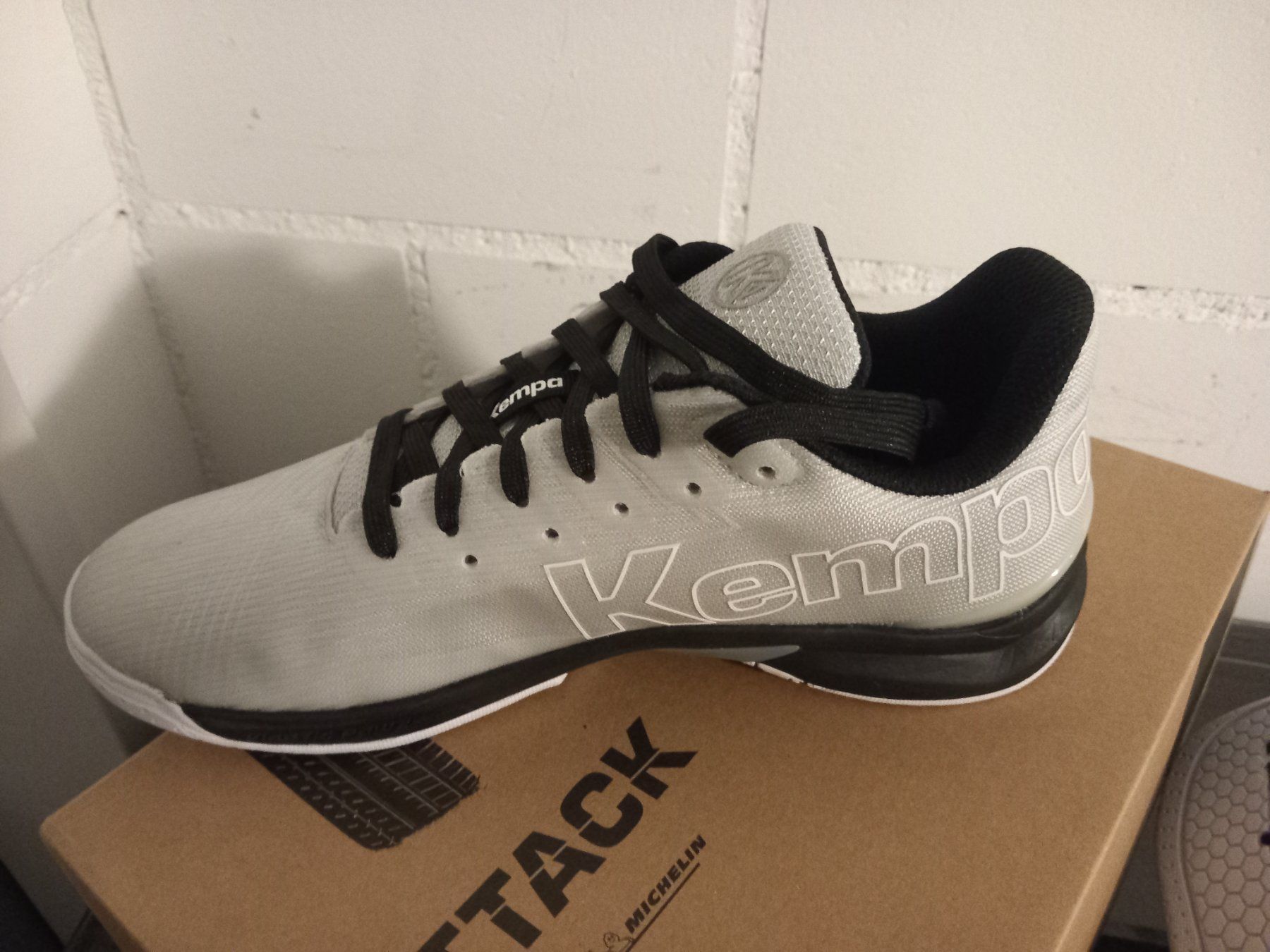 Herrenschuhe: Kempa Attack Two 2.0 cool grey Gr.40.5 – Neu und originalverpackt aus Thun von Beas-Allerlei 1