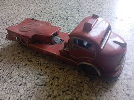 Blechspielzeug LKW rot mit Figuren es fehlt Leiter