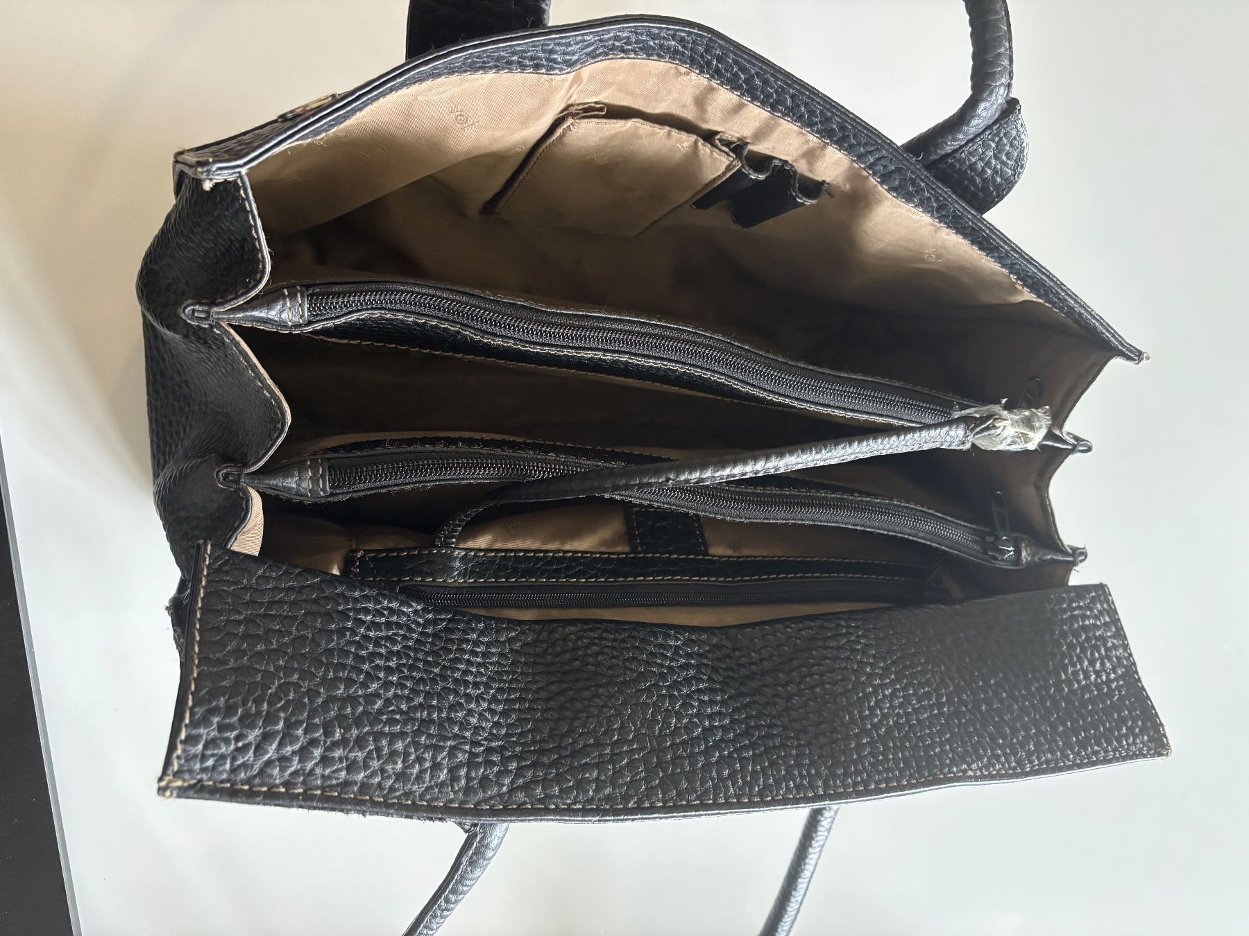 Taschen für Damen: VOI schwarze Ledertasche – Neu (gemäss Beschreibung) aus Rapperswil SG von wunderkiste03 3