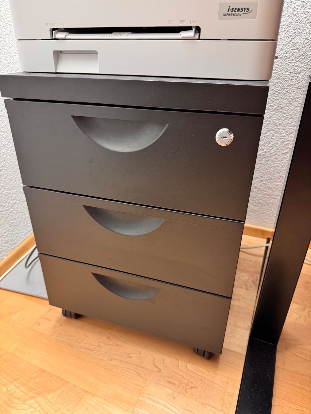 Ikea Eléments de bureau: IKEA Rollcontainer Schwarz 3 Schubladen – D'occasion à Küsnacht ZH par Niek_zurich