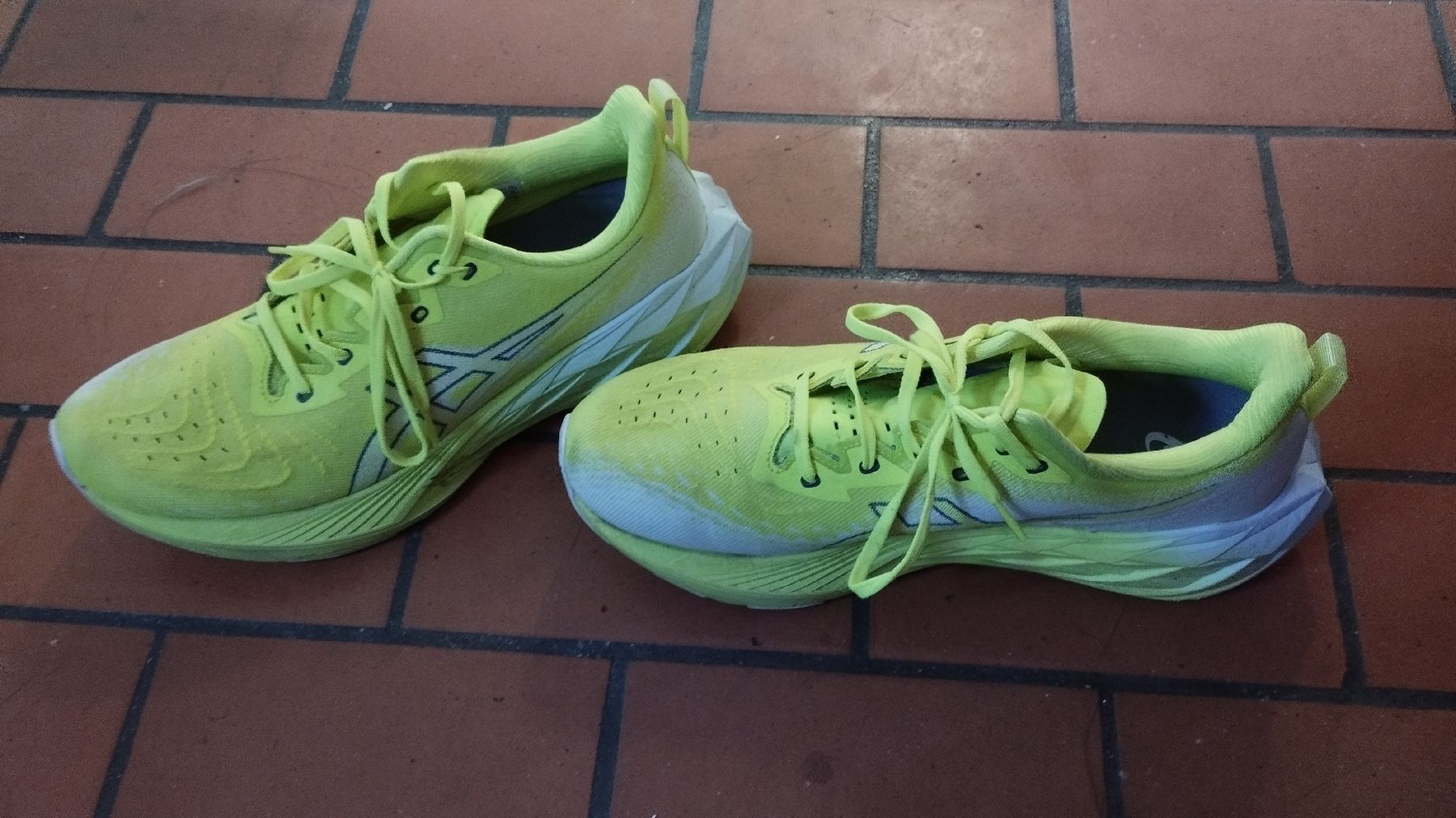 Asics Scarpe da uomo: Asics Novablast 4 - size 46 – Usato da Zürich venduto da nik_2qzj 1