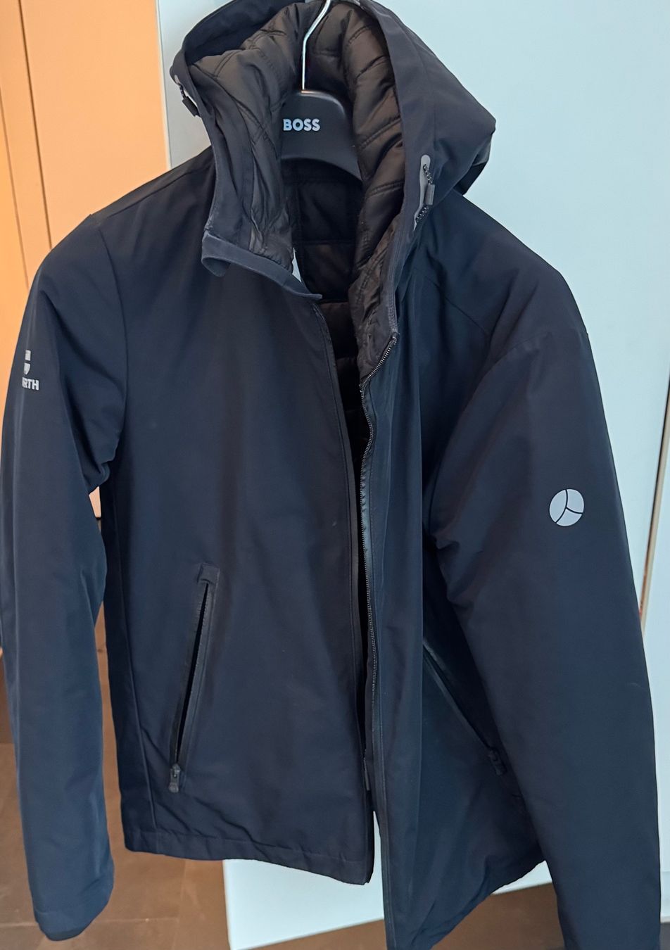 Giacche: Softshell Jacke mit Kapuze dunkelblau gebraucht – Usato da Chur venduto da tan_qx6b