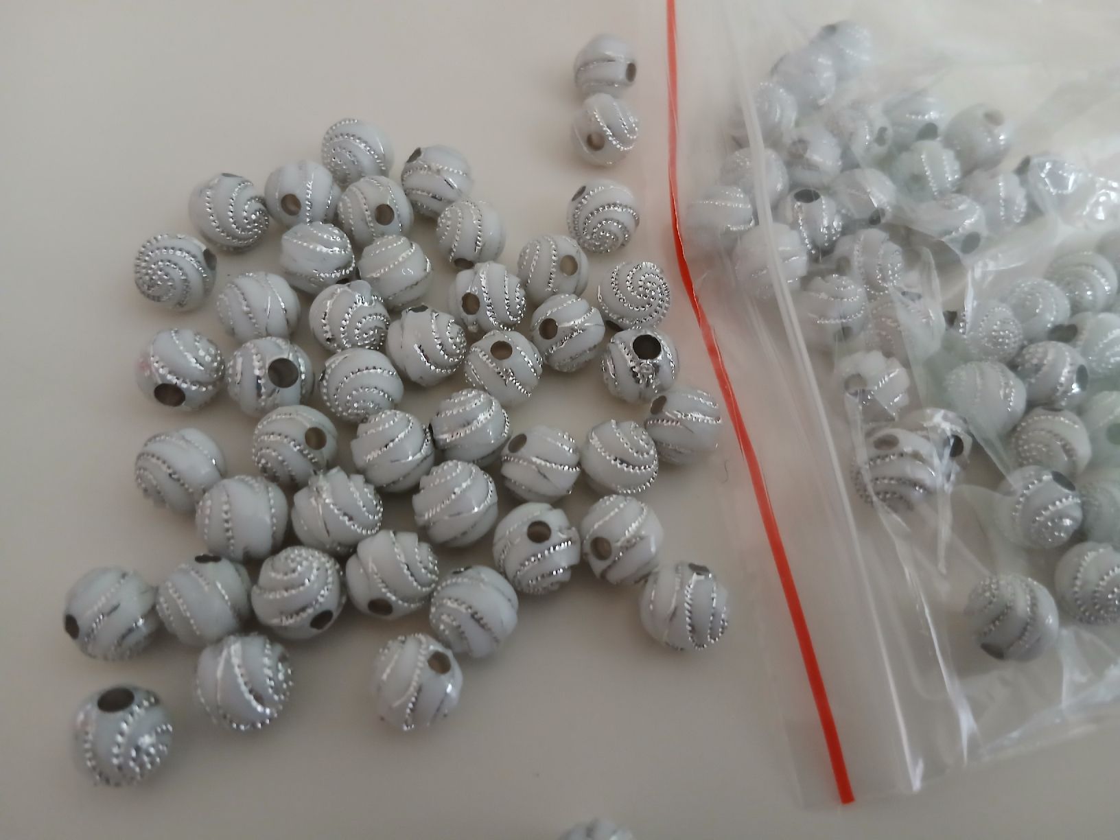 Perles (synthétiques): Perlen zum Schmuck basteln – Neuf (Voir description) à Stansstad par mikamo