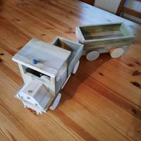 Preissturz: LKW mit Anhänger, massives Holz