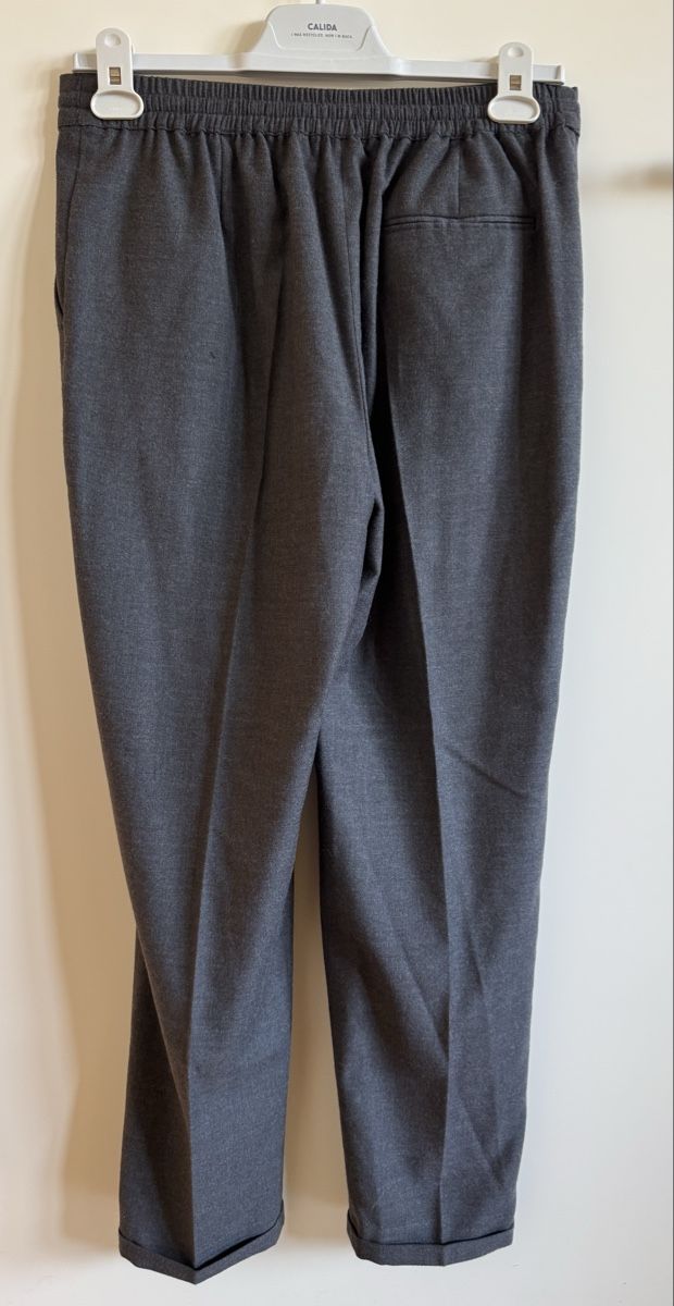 Calvin Klein Pantaloni: Pantalon Calvin Klein gris, taille 40 – Nuovo (secondo la descrizione) da Morges venduto da sandy069 1