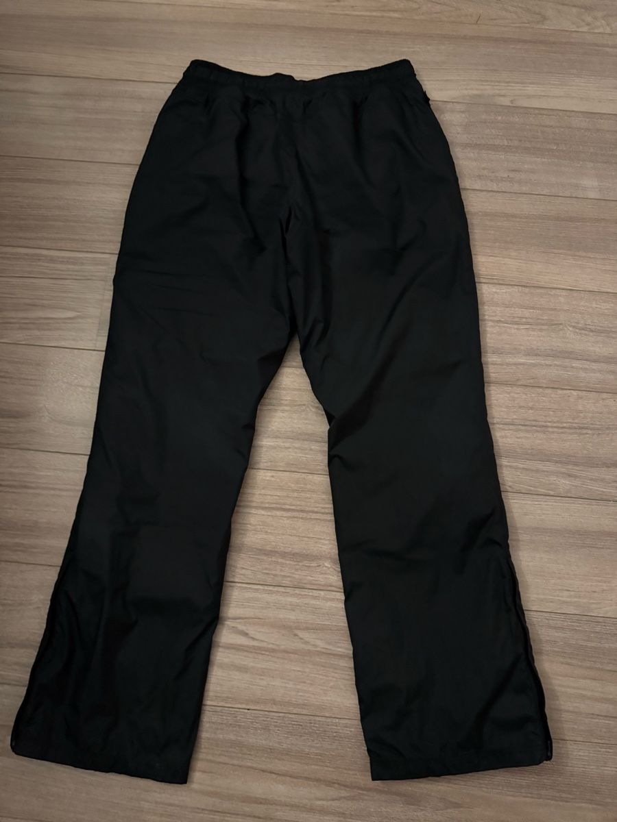 Nike Pantaloni: NIKE Damen Trainerhosen Gr. M schwarz – Usato da Bonstetten venduto da VCLS 2