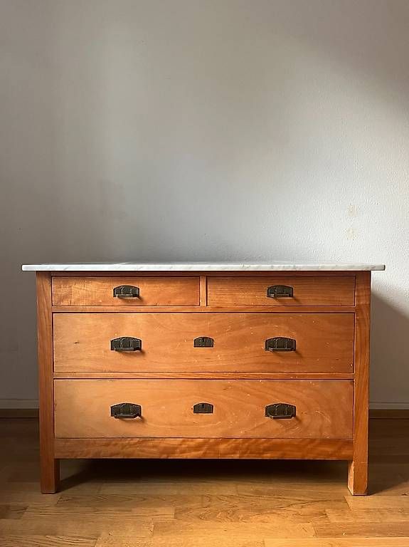 Kommoden: Vintage Kommode / Wickelkommode mit Marmorplatte – Gebraucht aus Zürich von inf_f698