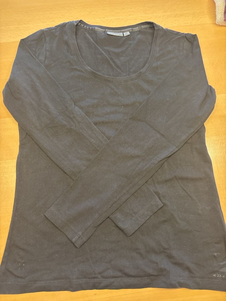 Mexx T-shirts: Basic Langarm Shirt von MEXX – D'occasion à Mümliswil par sib_296f