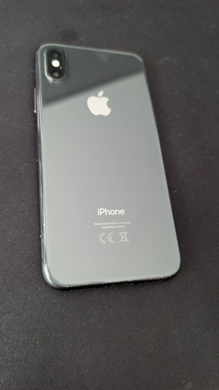 Apple Telefoni cellulari / Smartphones: iPhone XS Space Grau 64 GB mit Schutzhülle – Usato da Sissach venduto da Dshock0 2
