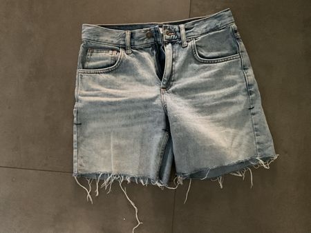 Subdued Denim Shorts Size 40 - Summer Ready & Stylish!
