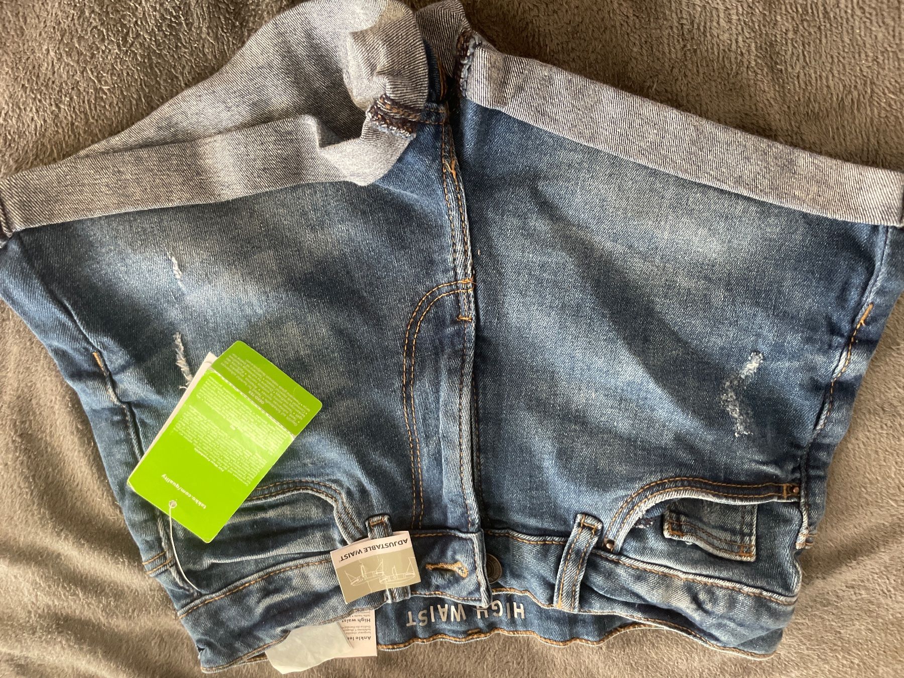 Hosen: Kurze Shorts Jeanshose – Neu (gemäss Beschreibung) aus Flüelen von AU10