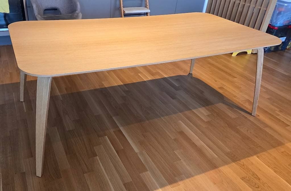 Pfister Set di tavolo e panche: Esstisch mit 4 Stühle (Pfister) – Usato da Prangins venduto da Ivy2016 1