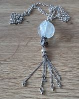 Lange Halskette mit Glaskugel