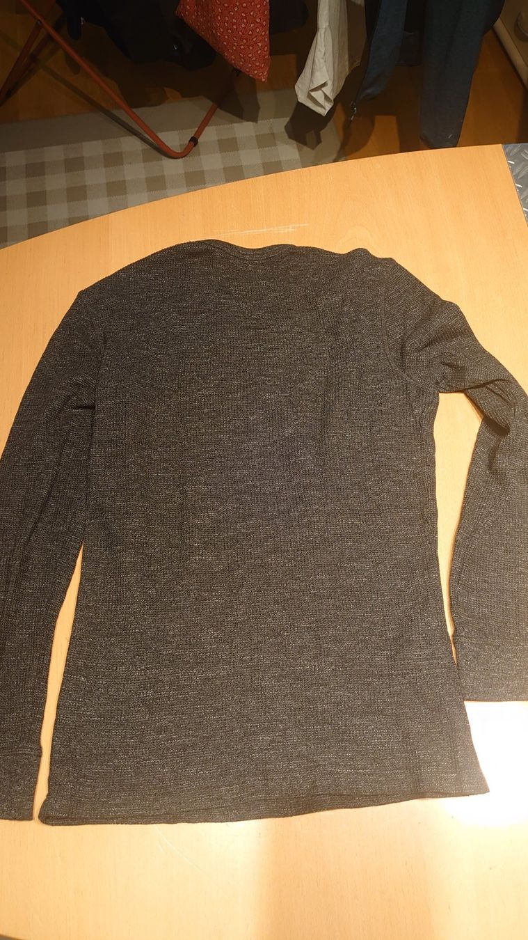Maglioni & Felpe: H&M Langarm Shirt – Usato da Kirchberg BE venduto da Myford 1