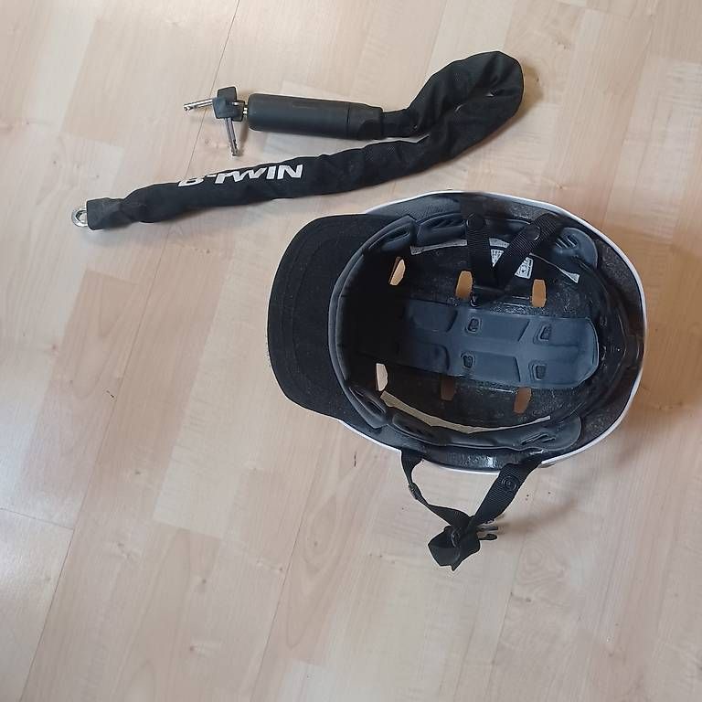 Helme: Casque velo et cadenas velo – Gebraucht aus Romont FR von cti_sdw2 1