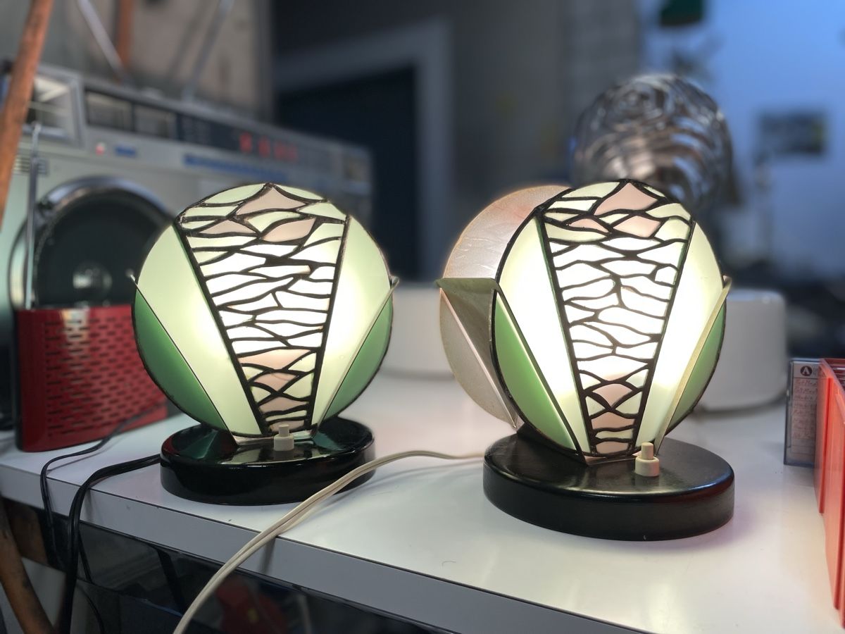 Lampade: 2 Art Deco Nachttischlampen Glas Bakelit  – Usato da Bern venduto da fotolog111 1