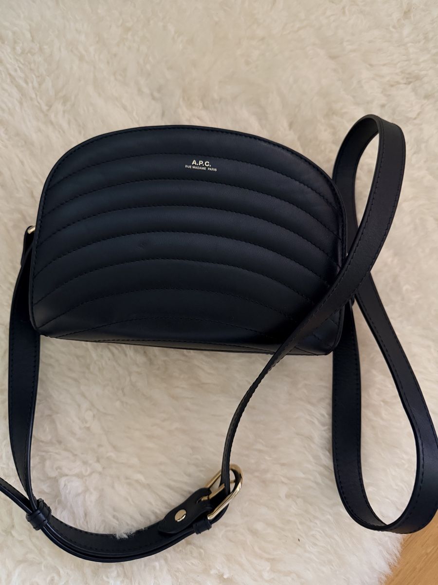 Apc Borse da donna: Petit sac APC demie lune  – Usato da Lausanne venduto da Meganelausanne