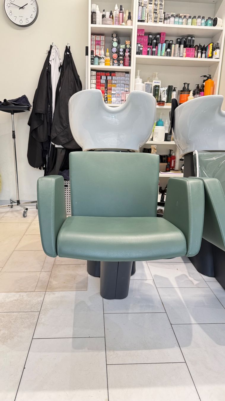 Lettini & sedie per cosmetici: Coiffeur waschen Platz – Usato da Zumikon venduto da cbn_zl8h 1