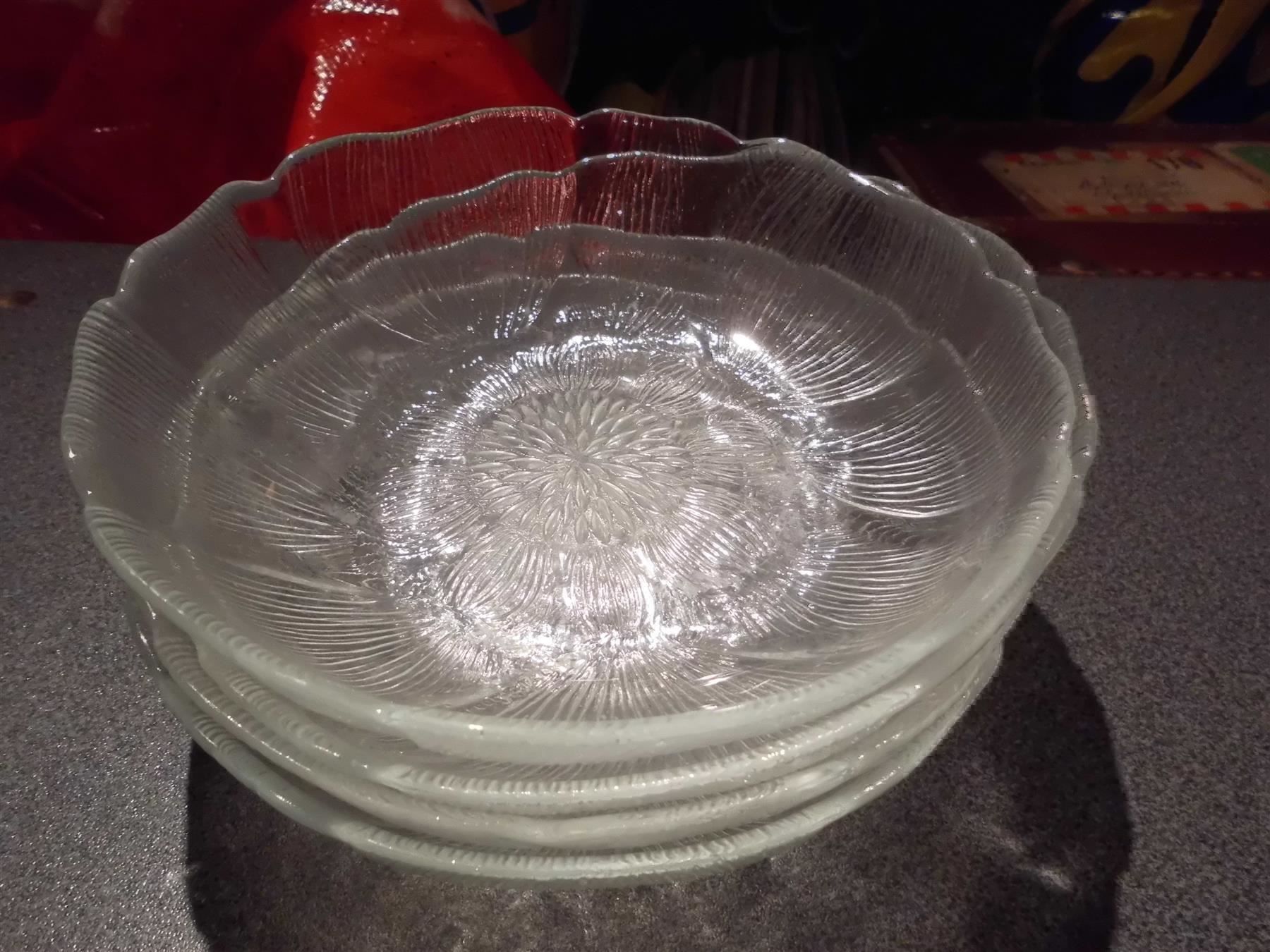 Schalen: Glas - Schälchen 4 Stück, Blume in der Mitte – Gebraucht aus Zürich von Motzkuh