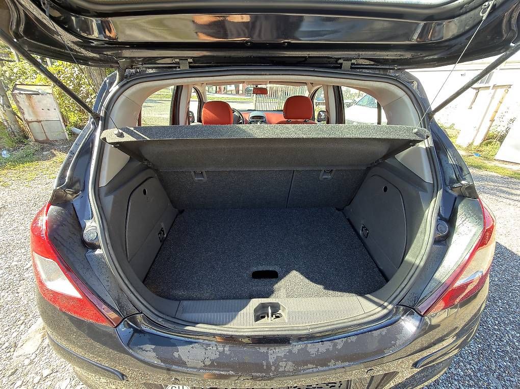 Autos: Opel Corsa 1.4i (COLLAUDATA - AUTOMATICA) – D'occasion à Agno par jonnyautosagl 2