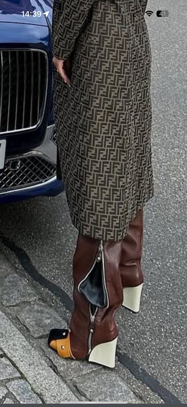 Scarpe da donna: Louis Vuitton boots – Nuovo (secondo la descrizione) da Mellingen venduto da eli_7hdx 2