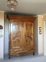 Grande armoire en bois ancienne
