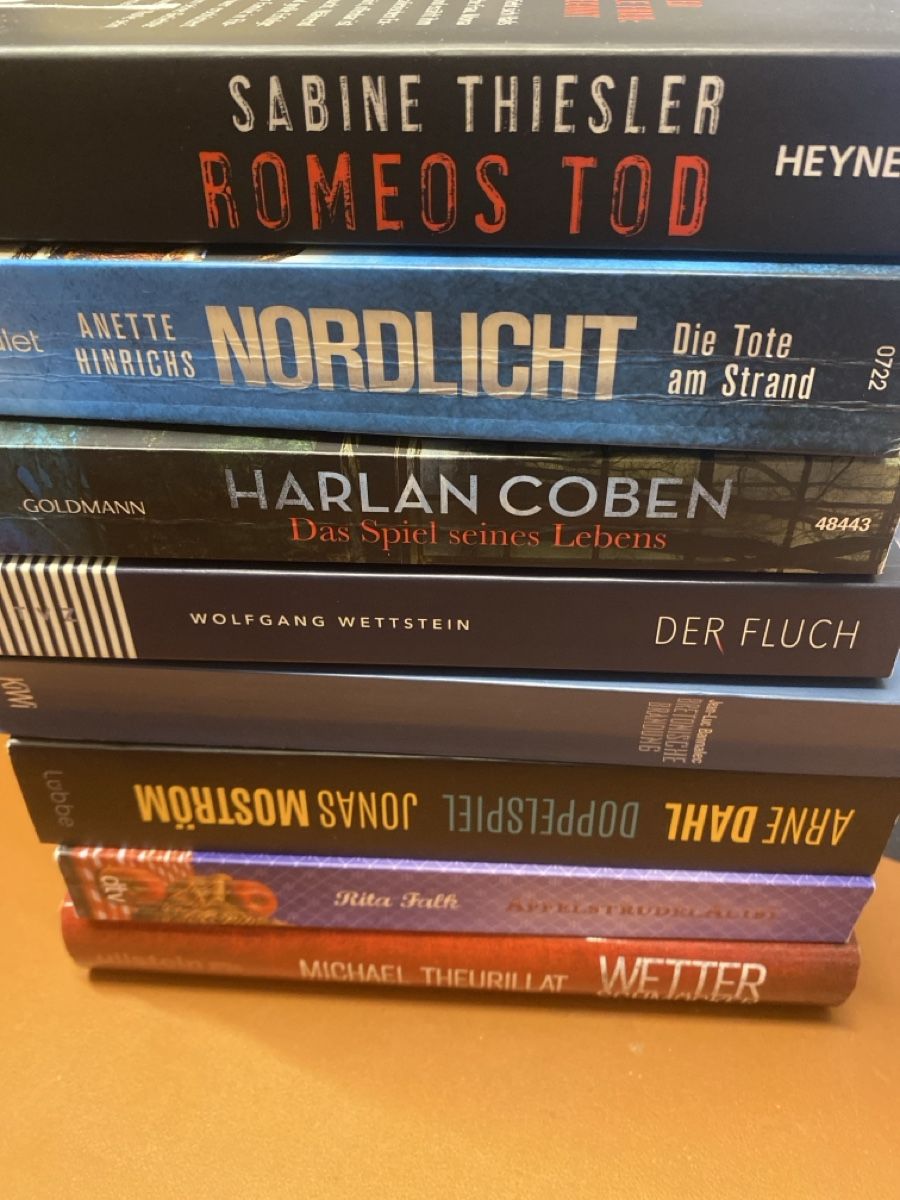 Livres: 8 spannende Krimis – D'occasion à Erlinsbach SO par Silverstorm 2