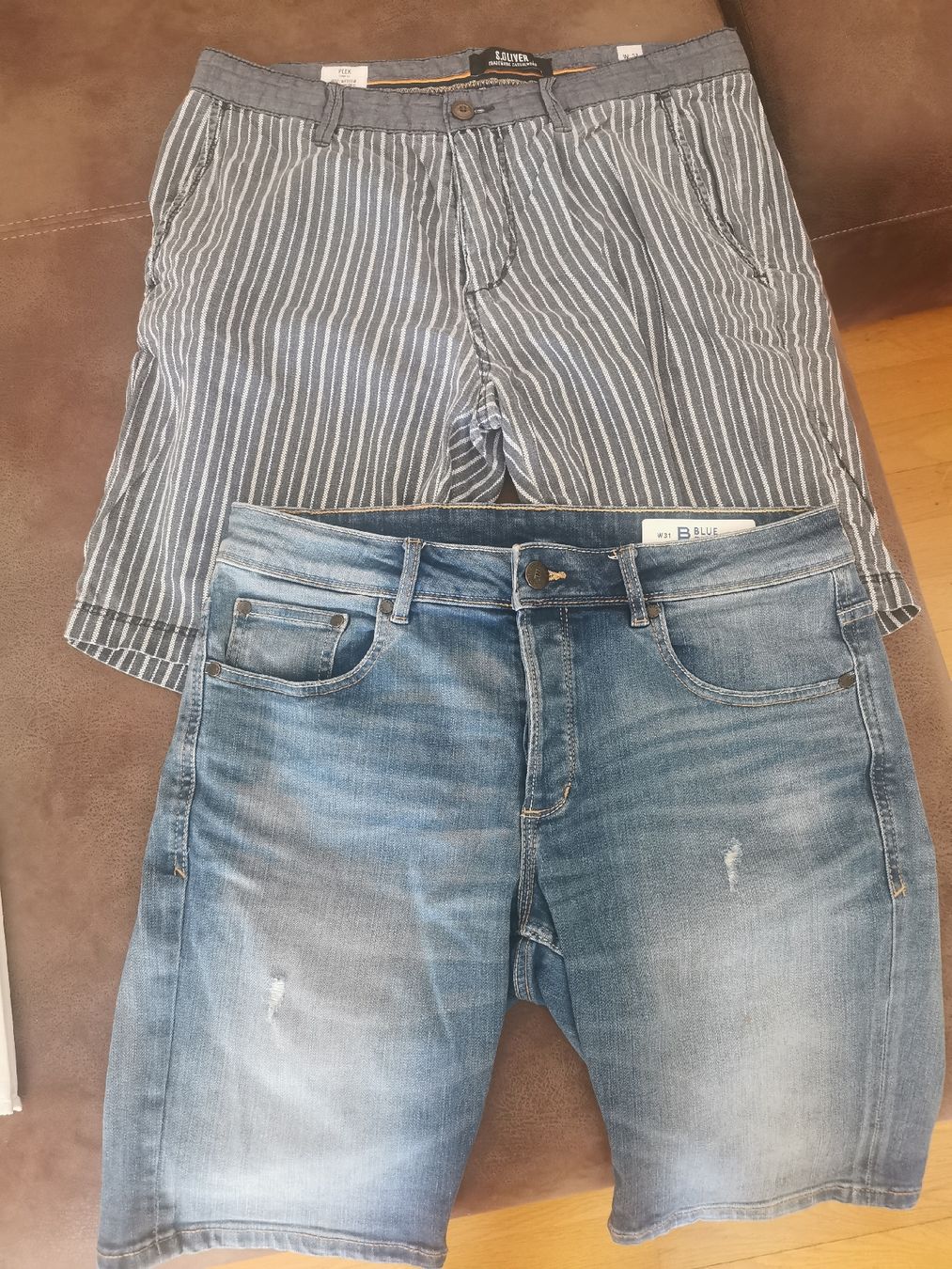 Jeans: Kurze Jeans (2 Stück) – Usato da Winterthur venduto da Yasnao