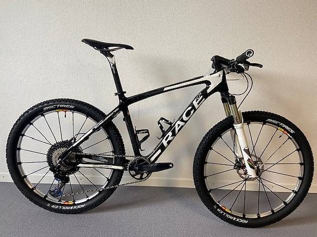 Velo VTT Race Carbone 26 taille M Acheter sur Ricardo