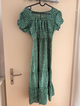 Kleid grün gepunktet Grösse S neuwertig