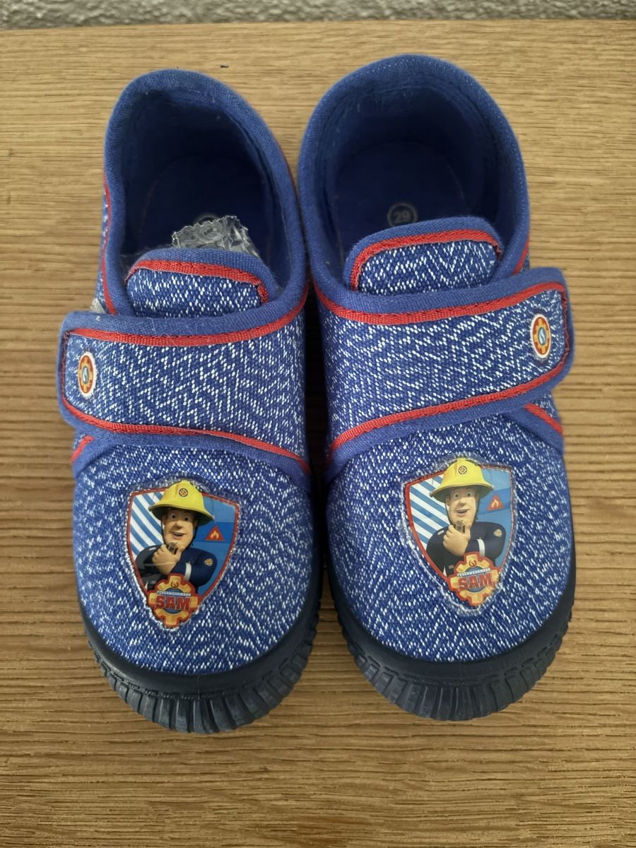 Scarpe per ragazzi: Feuerwehrmann Sam Hausschuhe Gr 29 – Usato da Malleray venduto da 2v8v 1
