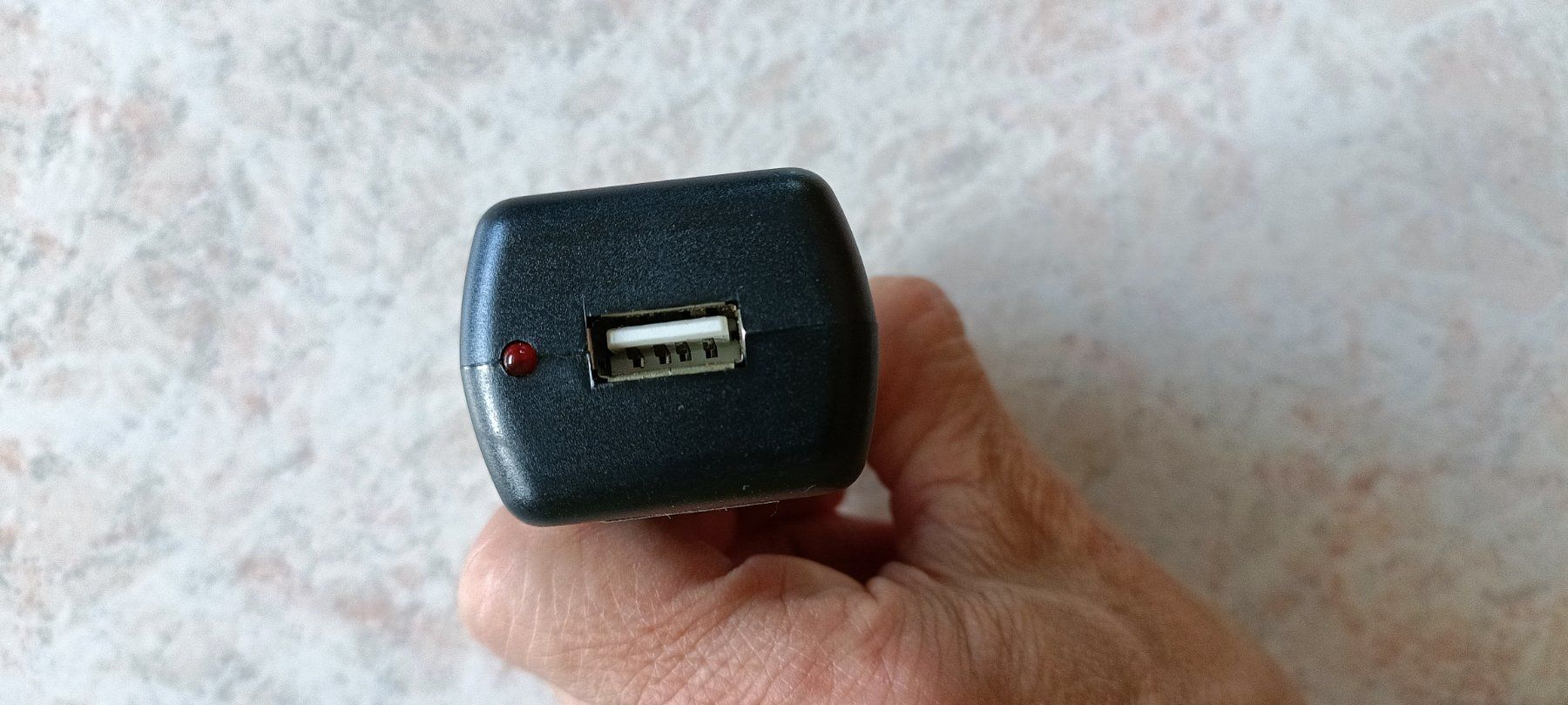 Laufwerke & Adapter: auto Adapter 12v mit USB Jack – Gebraucht aus Porza von tbch 2