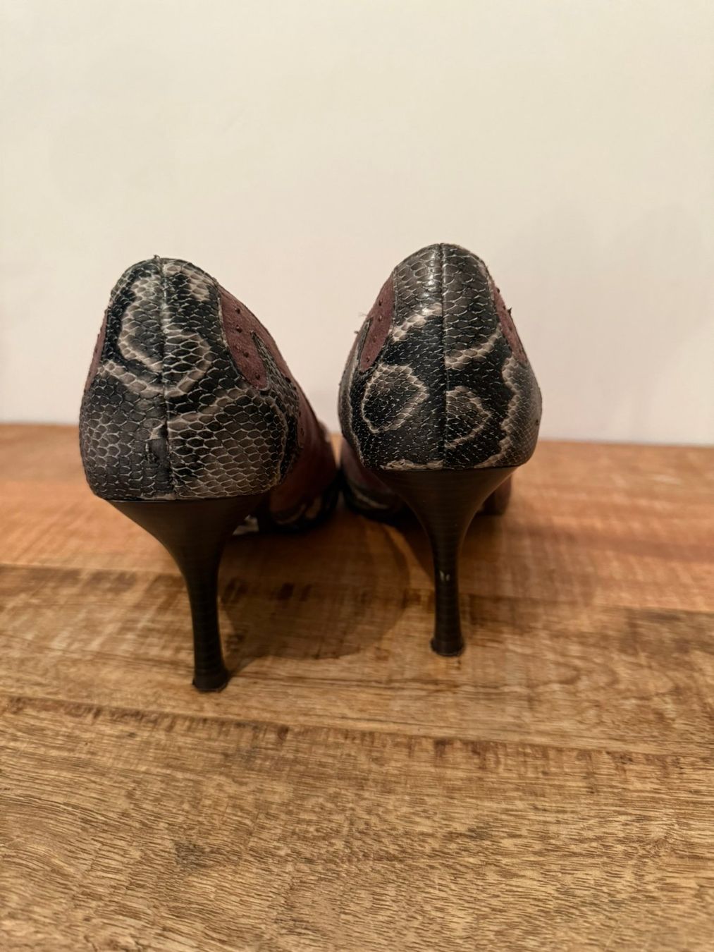 Scarpe da donna: Edle Wildleder Pumps mit Schlangenmuster, Grösse 41 – Usato da Uhwiesen venduto da mic_kd6g 1