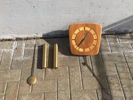 Holz Pendeluhr, Vintage Wanduhr, Swiss Design Klassiker!