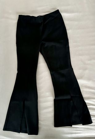 Leggings mit Schlitzen und ausgestellten Beinen – grösse M