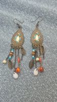 Orecchini pendenti color bronzo con perline e foglie