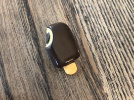 Pin Anstecker Magnum Eiscreme Glacé Eis am Stil Sommer