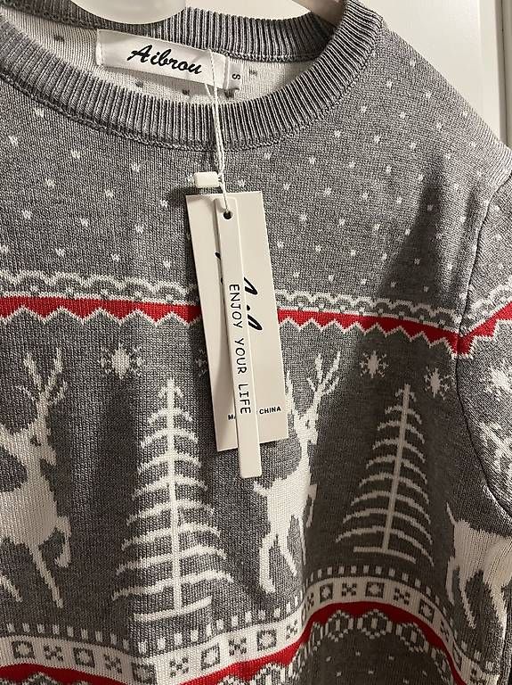 Pulls & Sweat-shirts: Weihnachts-Pullover S – Neuf avec emballage d'origine à Stallikon par Kuschligwuschlig1 1