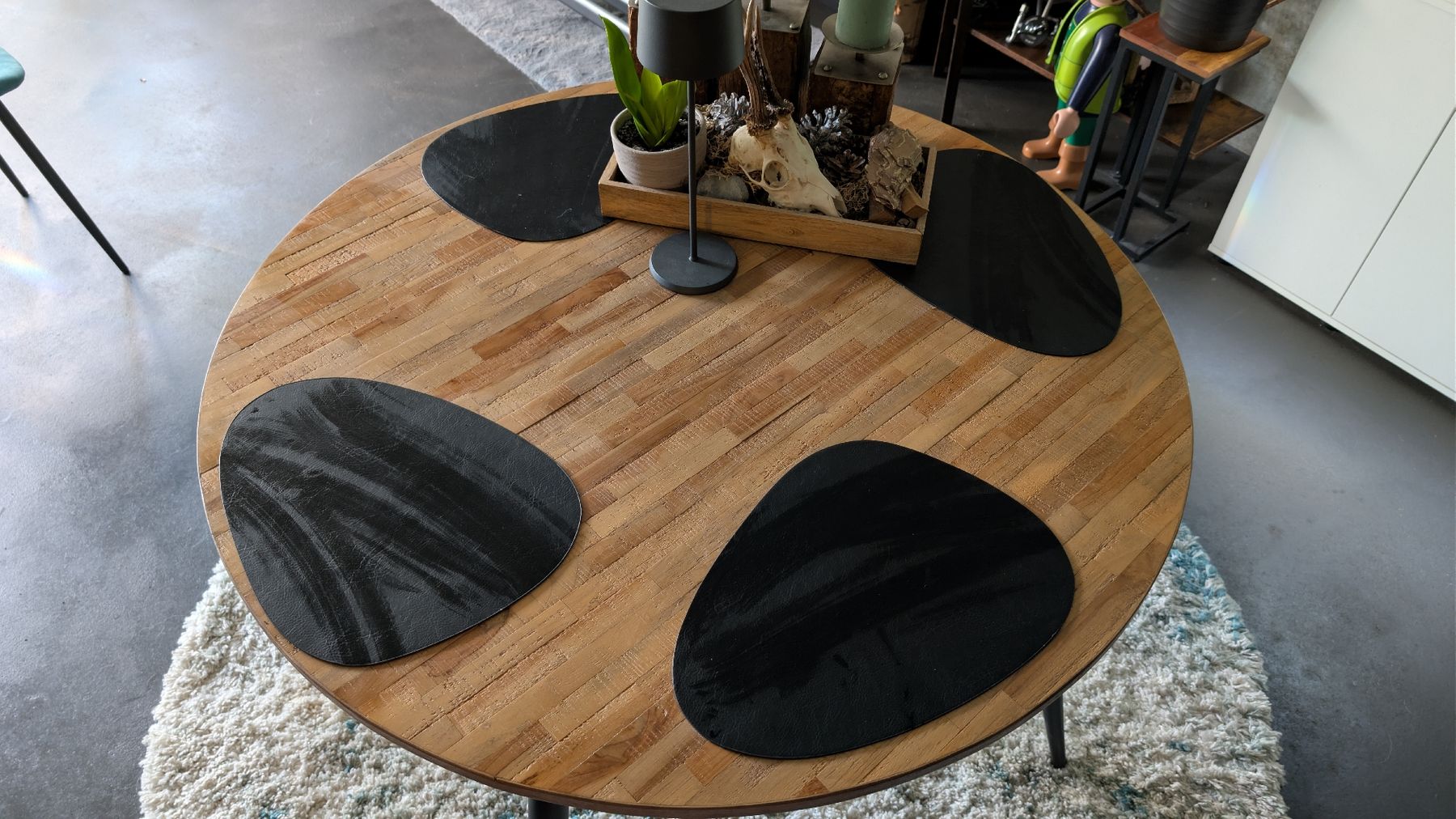 Tavoli: Runder Tisch Holz mit schwarzen Füssen – Nuovo (secondo la descrizione) da Riedholz venduto da DomeKa20 1