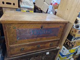 Antike Truhe mit Schublade  1846