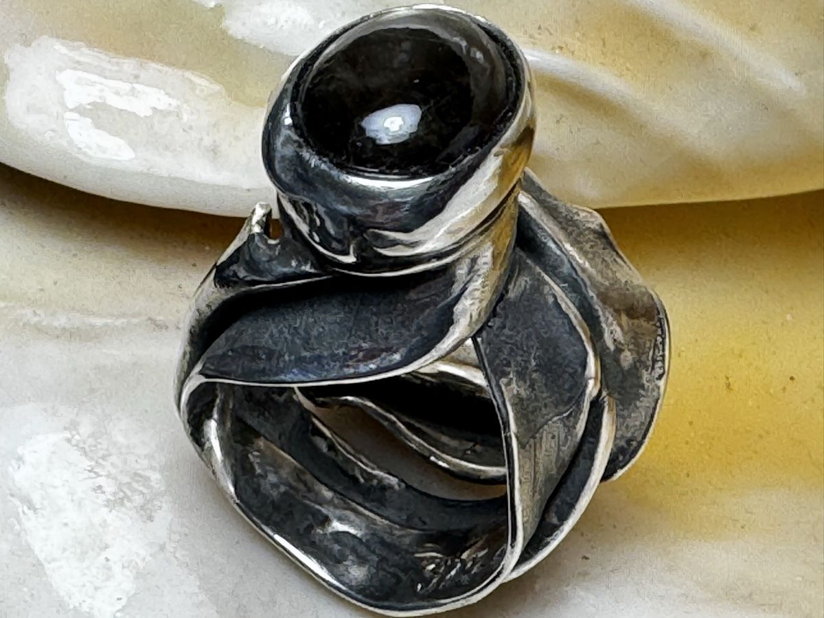 Anelli: SAFIR-RING - "Echter Sternsafir" - Designer-Ring Silber – Nuovo e nell'imballaggio originale da Rüti ZH venduto da Herzschmiede 6