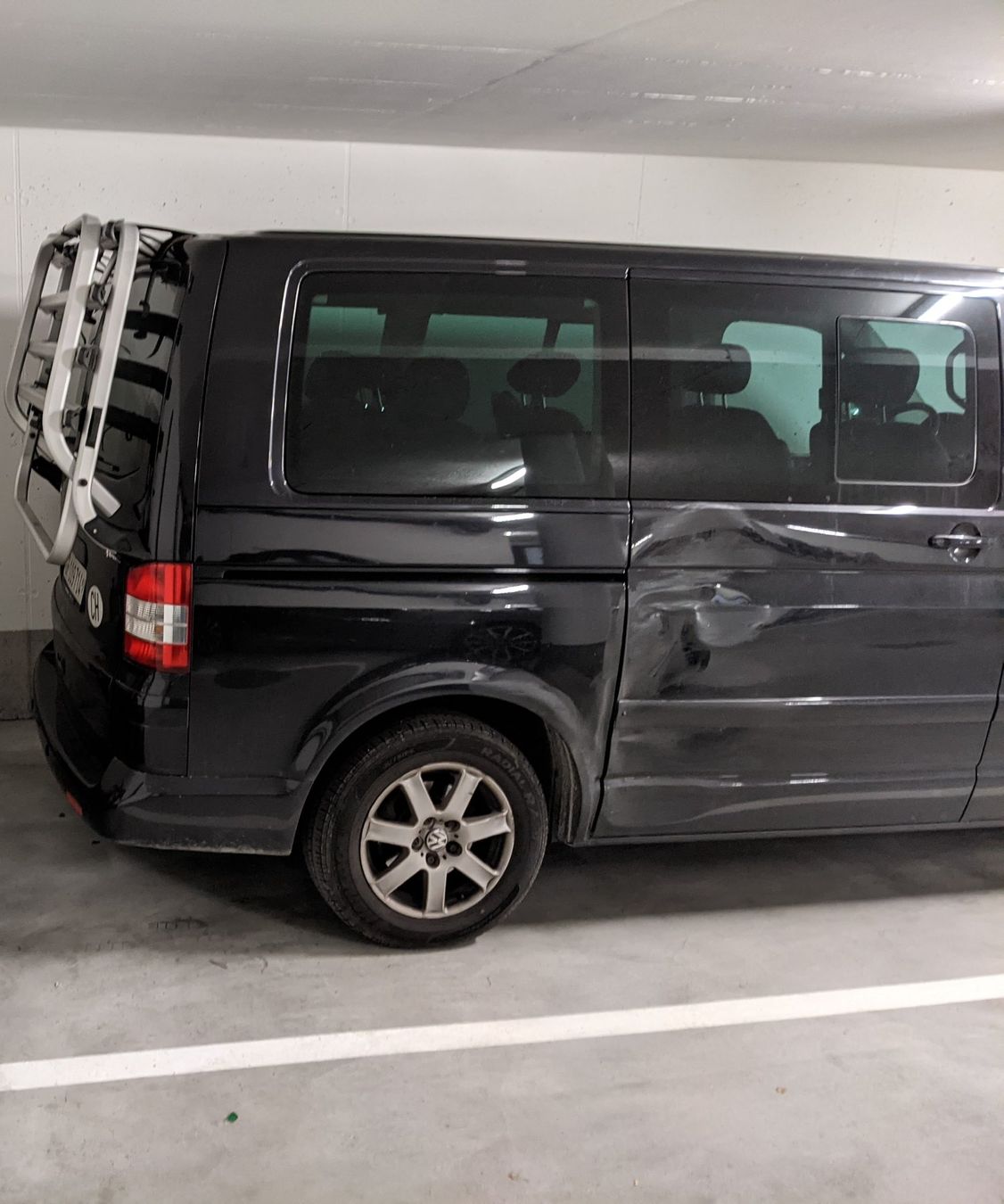 VW Automobili: Vw multivan t5 mit Bett – Usato da Chur venduto da masssimomonigatti 2