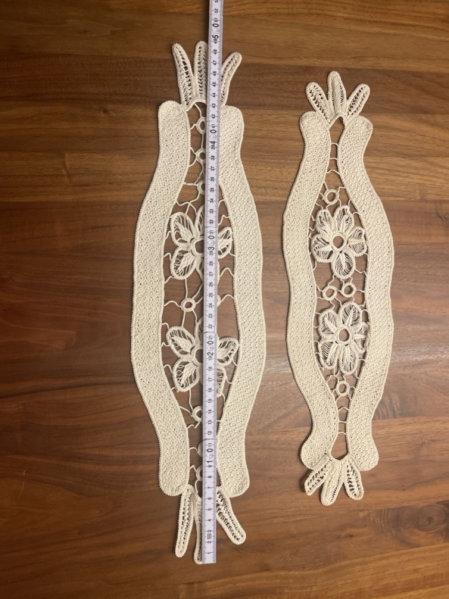Sonstige Tischwäsche: Handgemachte Deckchen, beige, Blumenmuster, 2 Stk, – Gebraucht aus Adliswil von JadrankaR 1