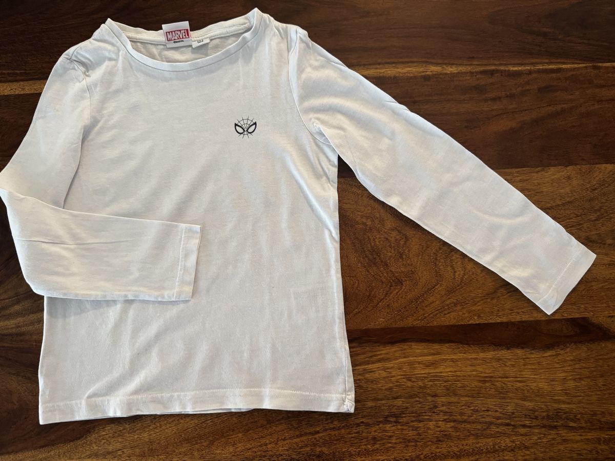 Hemden, T-Shirts & Polos: ✨🍁T-Shirt Gr. 122 Spiderman🍁✨ – Gebraucht aus Glattpark(Opfikon) von Pink1919 1