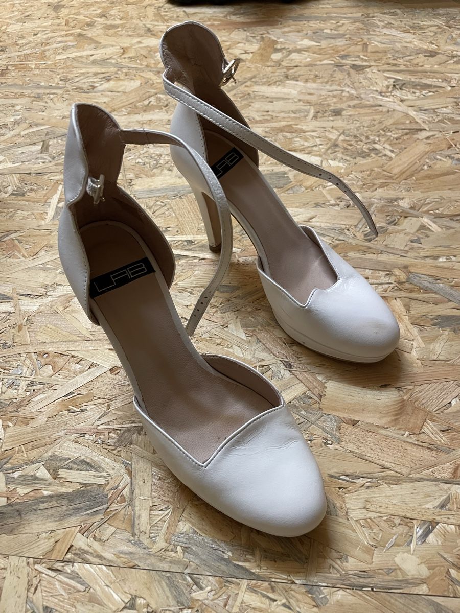 Damenschuhe: LAB High Heels weiss Grösse 38 – Gebraucht aus Orpund von car_d8y7 1