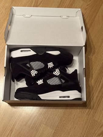 Jordan 4 Thunder Gr. 45.5 – Top Zustand, kaum getragen