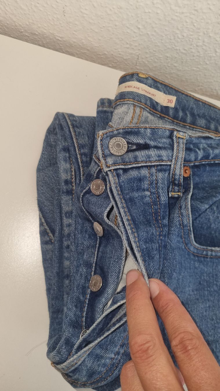 Levi's Jeans: Levis Ribcage Straight 30 – D'occasion à Luzern par tar_nw6s 2
