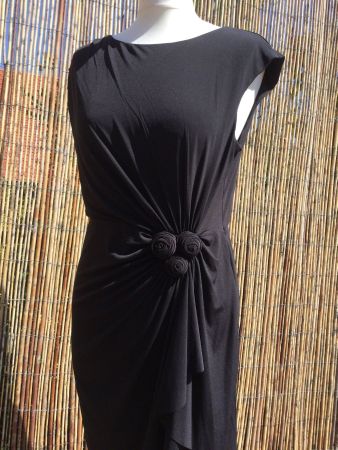 Robe noire de cocktail/soirée avec 3x fleurs, taille 12/M