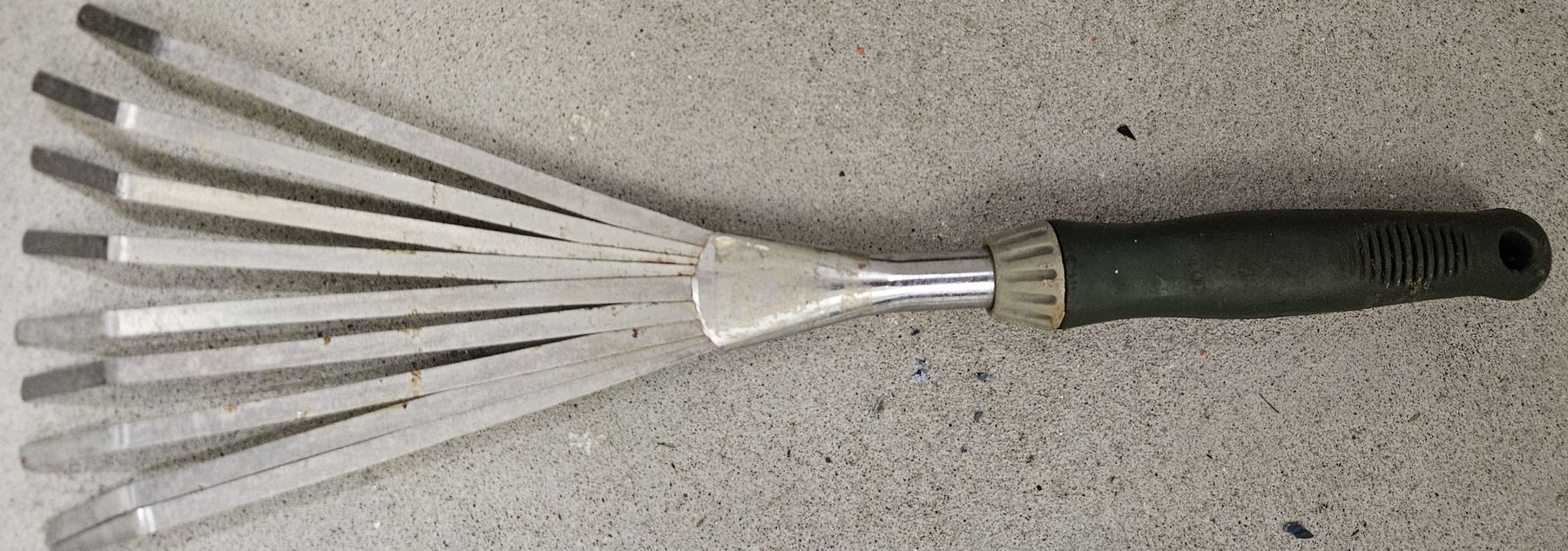 Tutti gli attrezzi: Handfächerrechen Gartenrechen Metall  – Usato da Winterthur venduto da balado 1