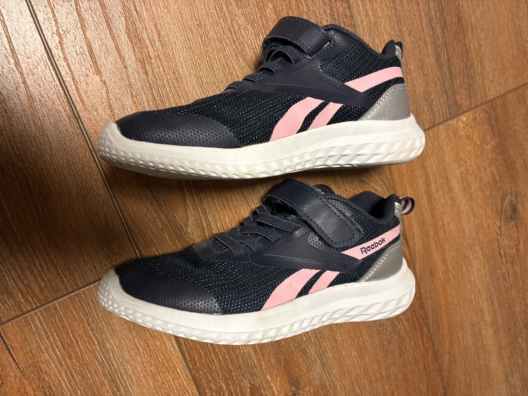 Reebok Scarpe per ragazze: Reebok Sneaker Mädchen Gr. 32 – Usato da Dielsdorf venduto da Fabio1975 2